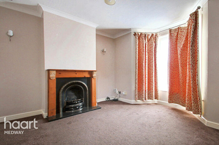 3 Bedroom End Of Terrace House For Sale In Mill Road, Rochester, ME2