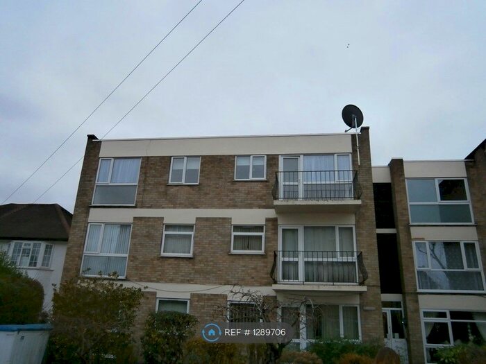 2 Bedroom Flat To Rent In Brocket Road, Hoddesdon EN11