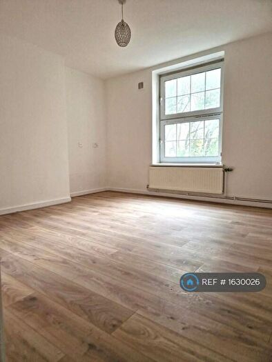 2 Bedroom Flat To Rent In Mccall House, London, N7