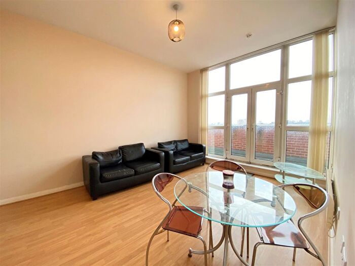 2 Bedroom Flat To Rent In City Link, Hessel Street, Salford, M50