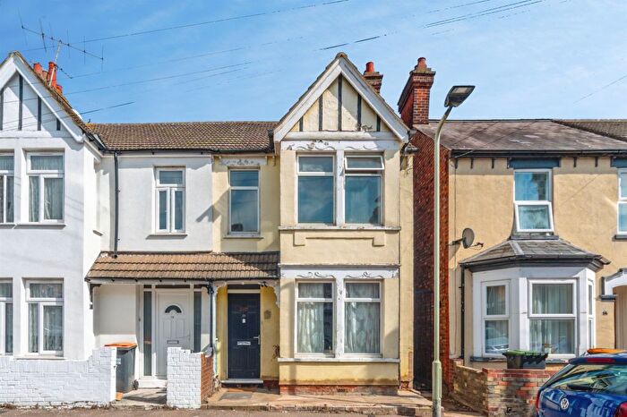 3 Bedroom Terraced House For Sale In Grosvenor Street, Bedford, MK42