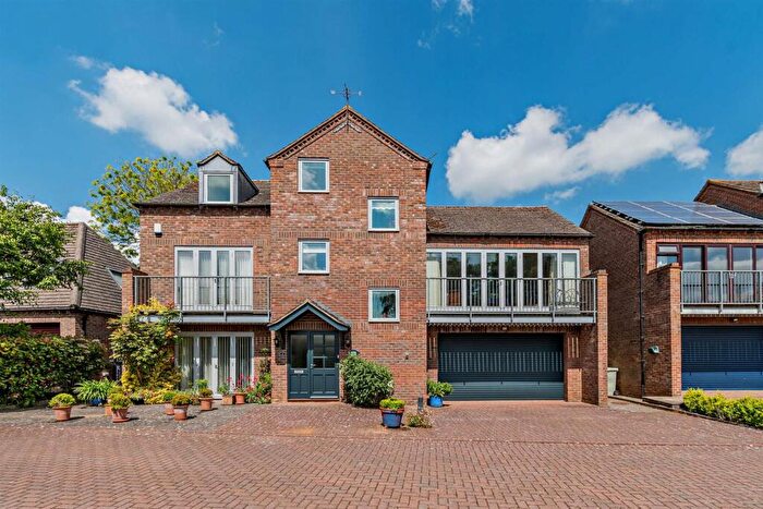 4 Bedroom Detached House For Sale In Campden Close, Uppingham, Rutland, LE15