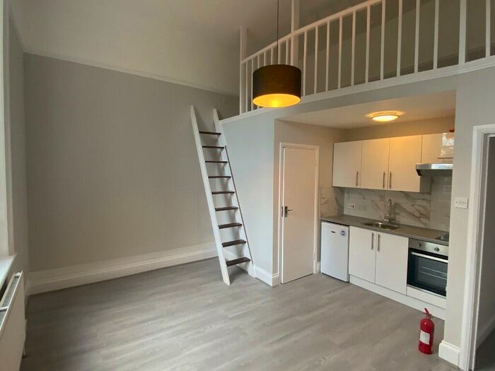 Flat To Rent In Barnsbury Road, London, N1