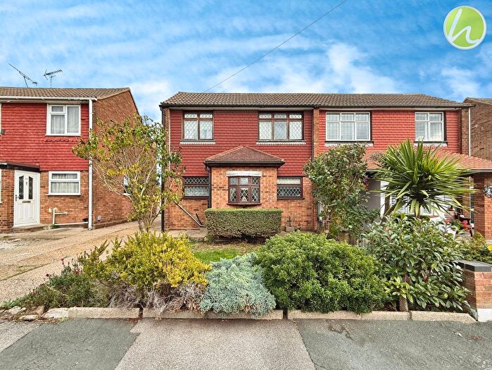 3 Bedroom Semi Detached House For Sale In Hearsall Avenue, Stanford-Le-Hope, SS17