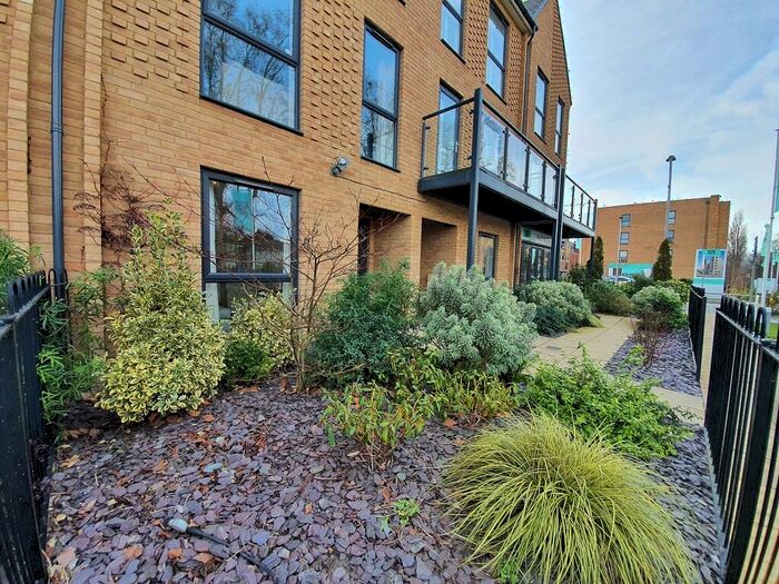 3 Bedroom Town House To Rent In Hackbridge Road, Wallington, SM6