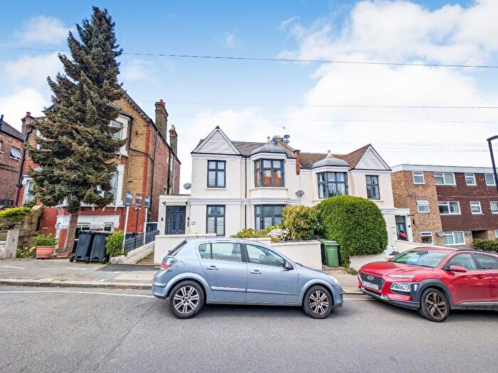 2 Bedroom Flat For Sale In Canonbie Road, London, SE23
