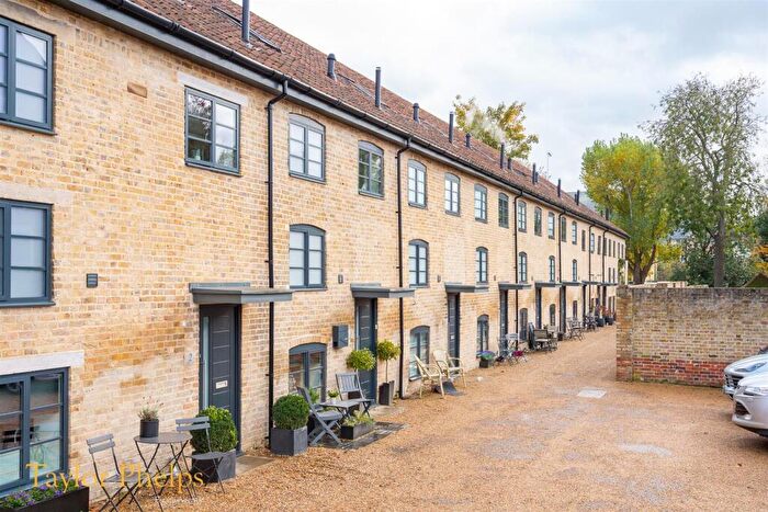3 Bedroom House For Sale In Malthouse Mews, Ware, SG12