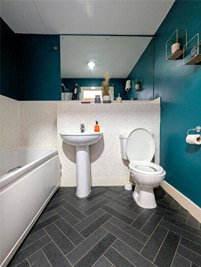 2 Bedroom Flat For Sale In Hollybrook Park, Bristol, Somerset, BS15