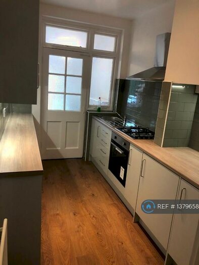 2 Bedroom Maisonette To Rent In Terrace Road, Walton-On-Thames, KT12