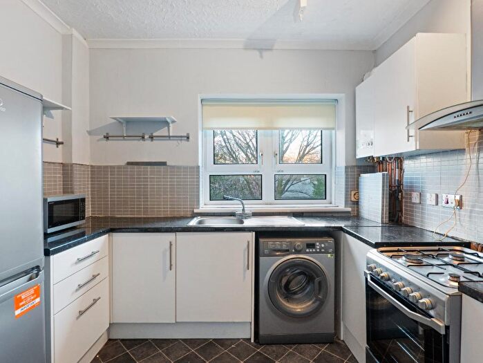2 Bedroom Flat To Rent In Banchory Avenue, Eastwood, Glasgow, G43