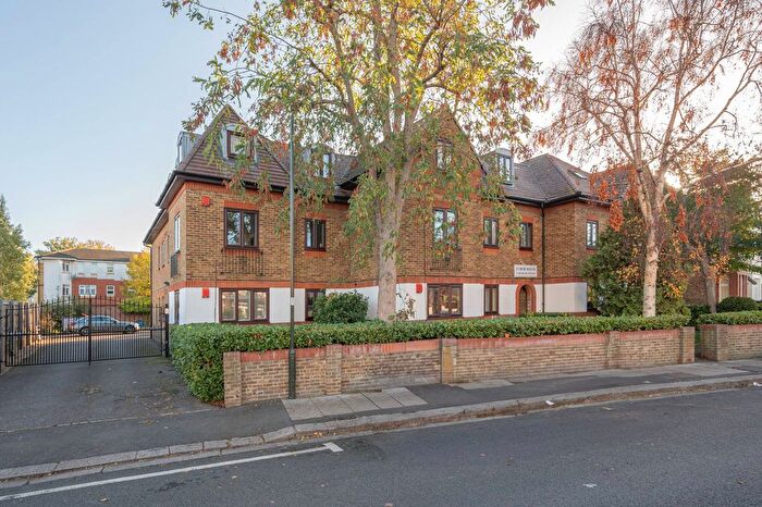1 Bedroom Flat For Sale In Graham Avenue, Mitcham, CR4