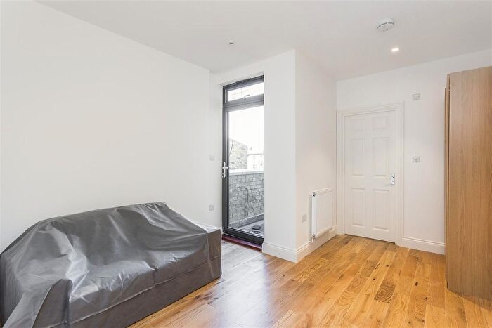 1 Bedroom Flat To Rent In Woodstock Grove, London, W12