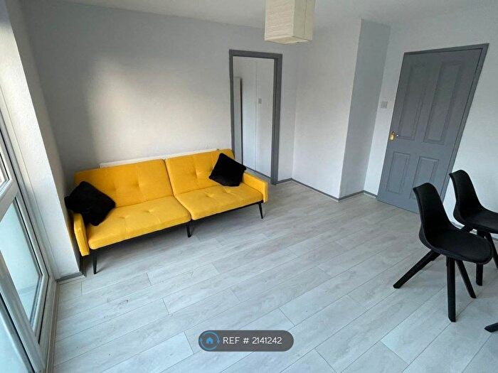 4 Bedroom Flat To Rent In Wrayburn House, London, SE16