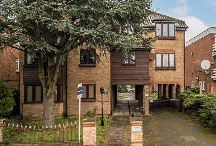 1 Bedroom Flat To Rent In Lynton Road, London, W3