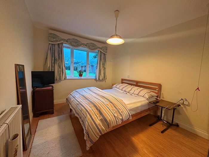 2 Bedroom Bungalow To Rent In Dovehouse Close, Cambridge, CB21