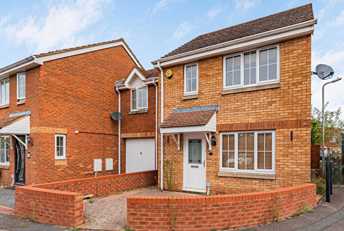3 Bedroom Detached House For Sale In Langley, SL3