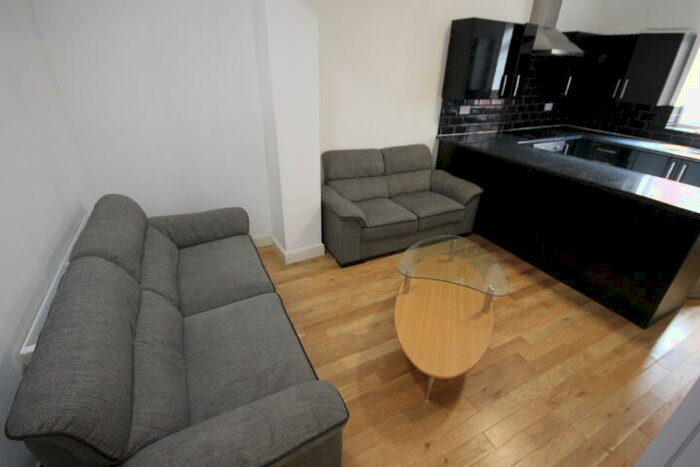 6 Bedroom Terraced House To Rent In Delph Mount, Woodhouse, Leeds, LS6