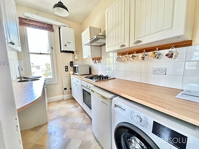 1 Bedroom Flat To Rent In Thurlow Road, Thurlow Court, TQ1