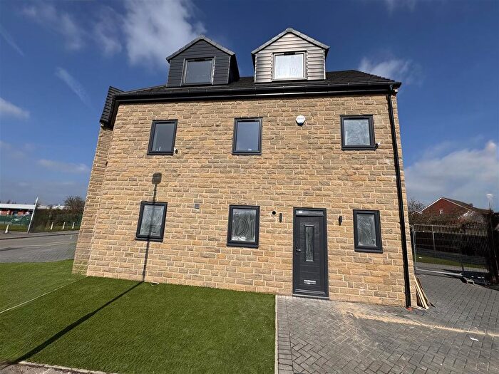 3 Bedroom Town House To Rent In Portland Crescent, Grimethorpe, S72
