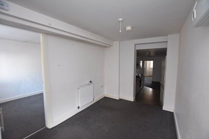 3 Bedroom Flat To Rent In Basford Road, Nottingham, NG6