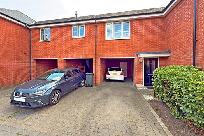 2 Bedroom Maisonette For Sale In Pearson Grove, Chelmsford, CM1
