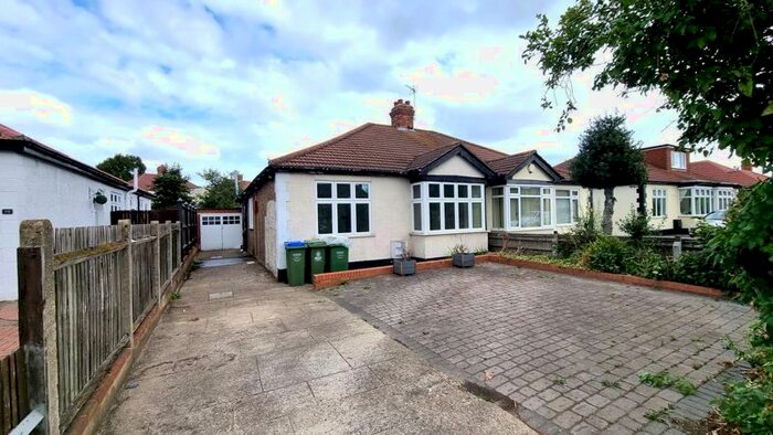 2 Bedroom Bungalow To Rent In Blackfen Road, Blackfen, Sidcup, DA15