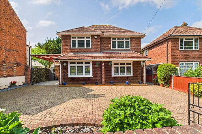 4 Bedroom Detached House To Rent In Tilehurst Road, Reading, Berkshire, RG30