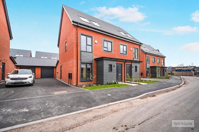 4 Bedroom Semi-Detached House To Rent In Featherstone Road, Shirley, Solihull, West Midlands, B90