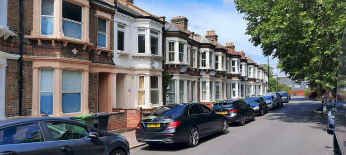 3 Bedroom Flat To Rent In Childeric Road, London, SE14