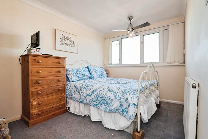 3 Bedroom End Of Terrace House For Sale In Butts Road, Southampton, SO19