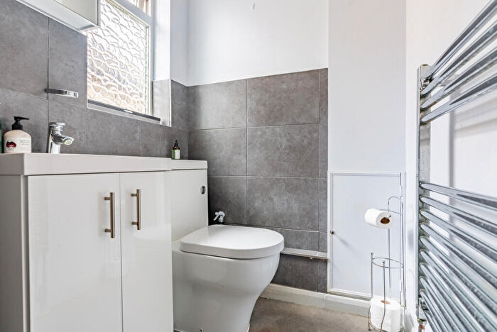 2 Bedroom Bungalow For Sale In Marshalls Way, Wheathampstead, St. Albans, Hertfordshire, AL4