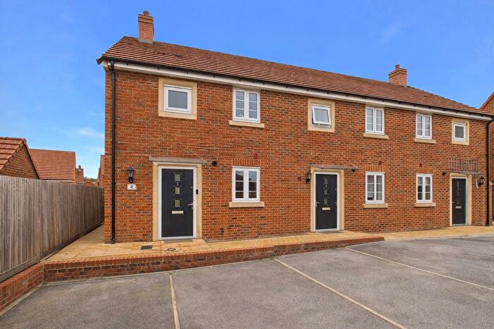 3 Bedroom End Terrace House For Sale In Bye Crescent, Basingstoke, RG24