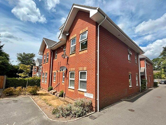 2 Bedroom Flat To Rent In Two Bedroom Student Flat, Wallisdown (), P06