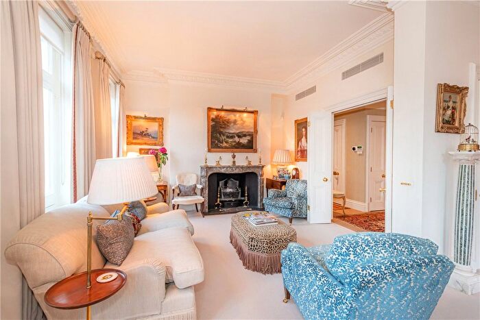 2 Bedroom Flat To Rent In Mount Street, Mayfair, London, W1K