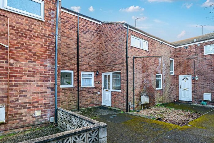 3 Bedroom Terraced House For Sale In Lilac Way, Basingstoke, RG23