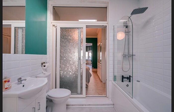 1 Bedroom Flat To Rent In Rosebank Avenue, Wembley, Middlesex, HA0