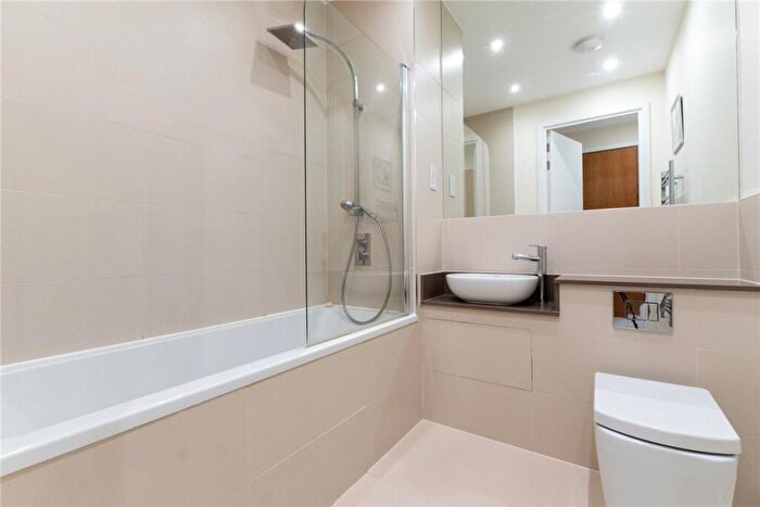 2 Bedroom Apartment For Sale In Seekings Close, Trumpington, Cambridge, CB2
