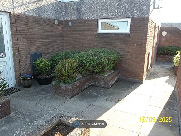 1 Bedroom Flat To Rent In Somerset Square, Nailsea, Bristol, BS48