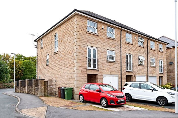 4 Bedroom End Of Terrace House For Sale In Redwald Drive, Guiseley, Leeds, West Yorkshire, LS20