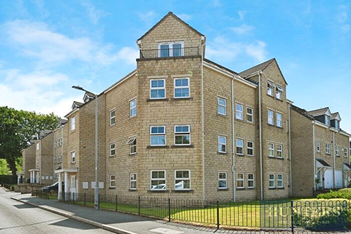 3 Bedroom Flat To Rent In Navigation Drive, Bradford, BD10