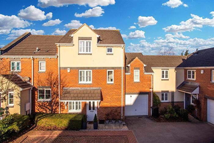 4 Bedroom Town House For Sale In Wansford Close, Austhorpe, Leeds, LS15