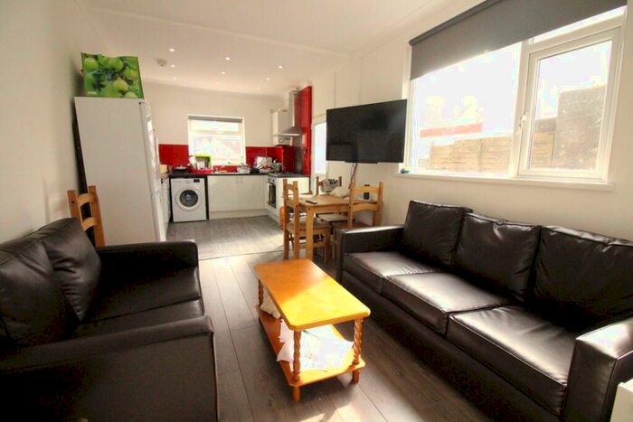 5 Bedroom End Of Terrace House To Rent In Pentyrch Street, Cathays, CF24