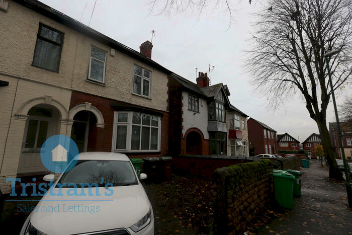 8 Bedroom Semi-Detached House To Rent In Harlaxton Drive, Nottingham, NG7