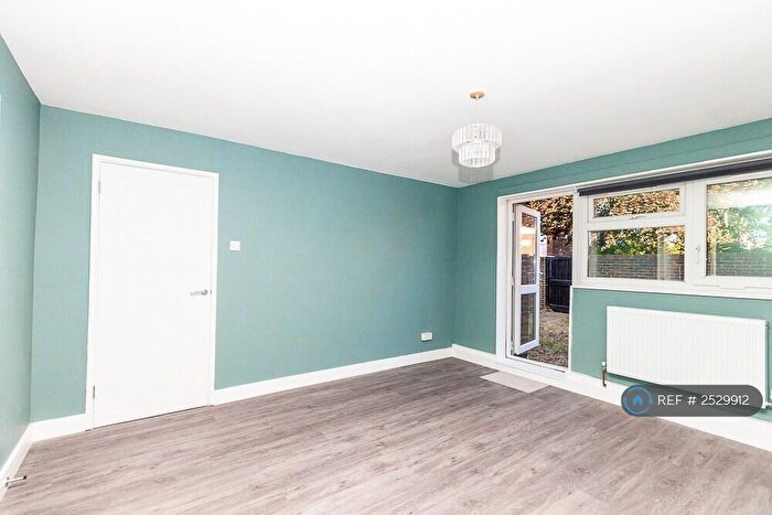 1 Bedroom Flat To Rent In Invermore Place, London, SE18