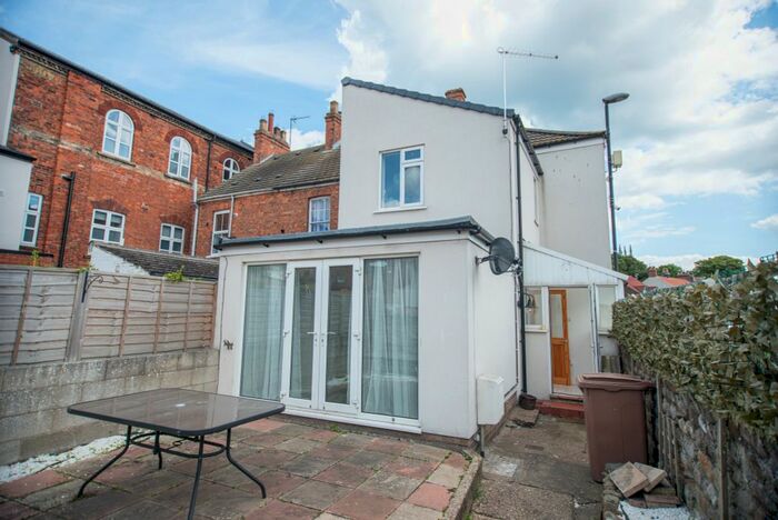 3 Bedroom Flat To Rent In Market Place, Hornsea, HU18