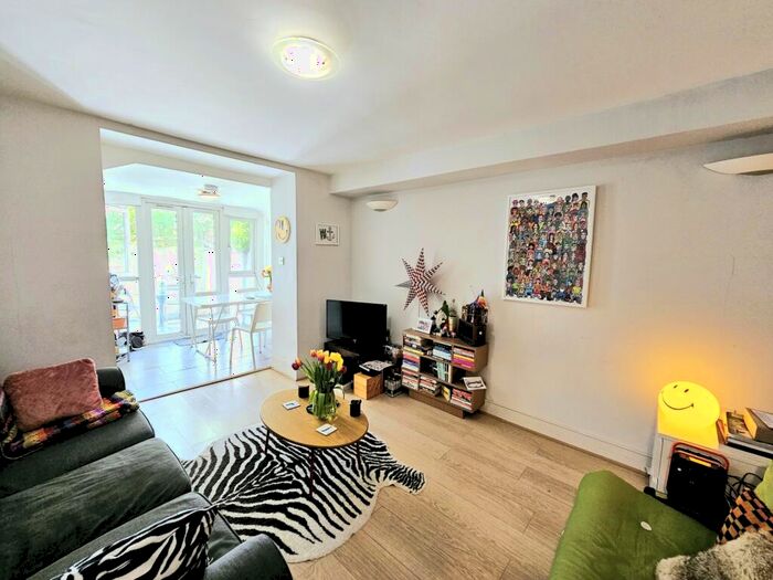 3 Bedroom Flat To Rent In Holloway Road, Archway, N19