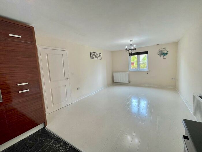 2 Bedroom Flat To Rent In East Fields Road, Cheswick Village, BS16