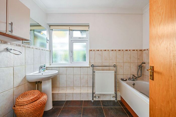 4 Bedroom Detached Bungalow For Sale In Corseley Road, Groombridge, TN3 - Photo 6