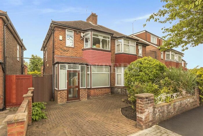 3 Bedroom Semi-Detached House To Rent In Cotswold Gardens, London, NW2