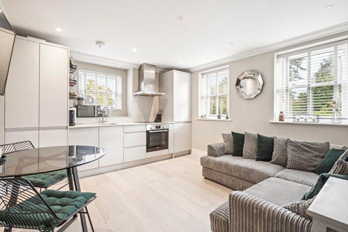 1 Bedroom Flat For Sale In Station Road, Bourne End, Buckinghamshire, SL8